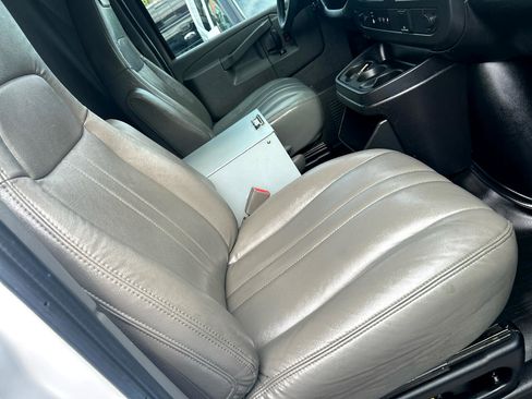 Used 2018 GMC Savana 2500 w/ Driver Convenience Package image 15