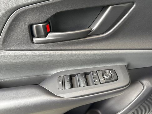 Used 2025 Toyota Prius LE image 12