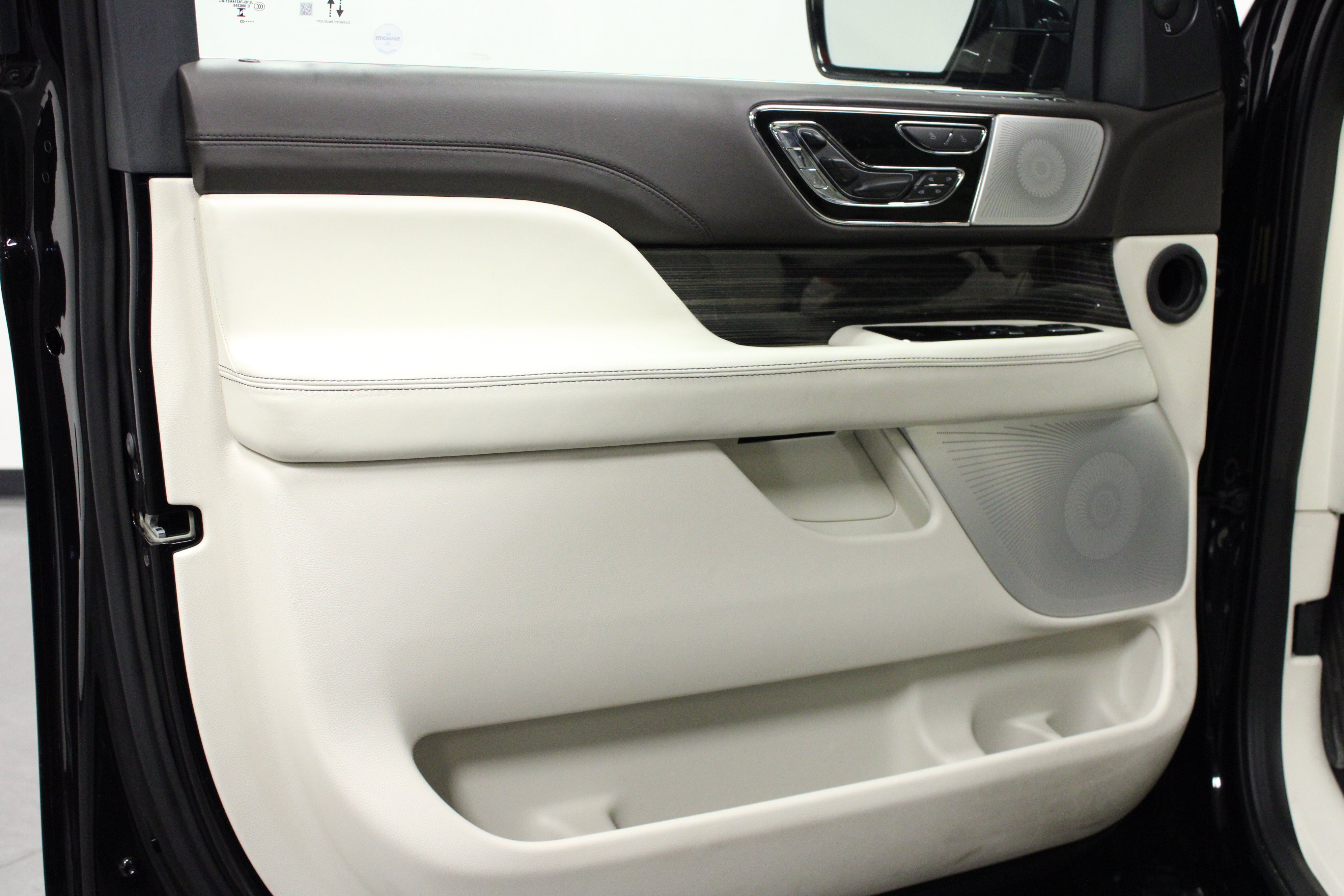 Used 2023 Lincoln Navigator Black Label AWD/4WD image 11