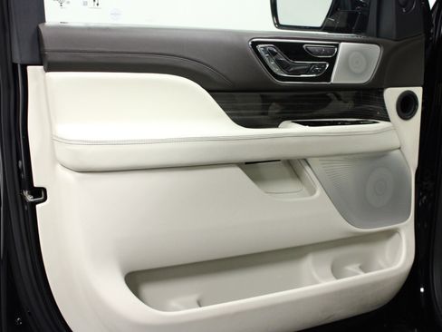 Used 2023 Lincoln Navigator Black Label image 11