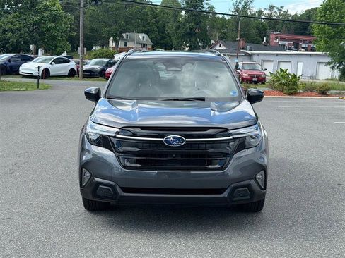 Used 2025 Subaru Forester Touring w/ Popular Package - Touring AWD/4WD image 3