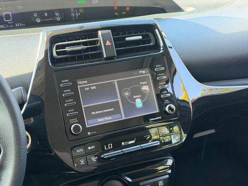 Used 2022 Toyota Prius LE image 9