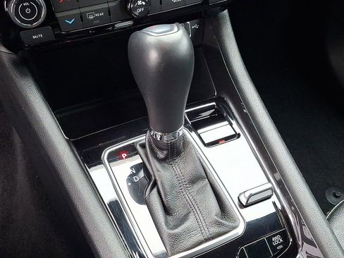 Used 2024 Jeep Compass Latitude image 14