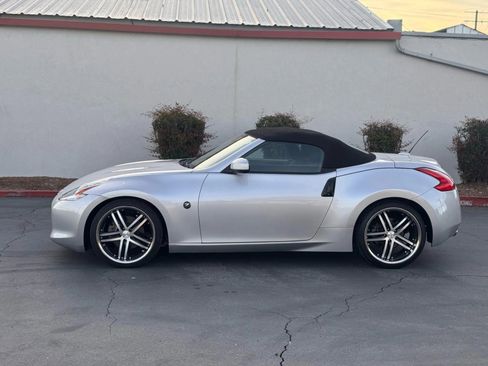 Used 2012 Nissan 370Z Roadster RWD image 3