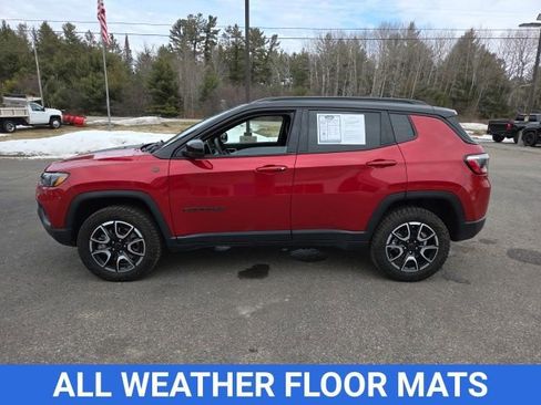 Used 2025 Jeep Compass Trailhawk image 6
