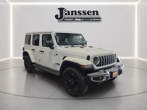 Used 2025 Jeep Wrangler Unlimited Sahara AWD/4WD image 6