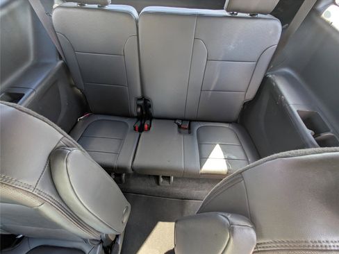 Used 2023 Chevrolet Traverse High Country image 34