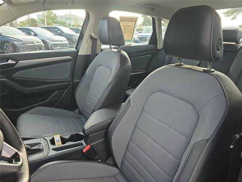 Used 2025 Volkswagen Jetta SE FWD image 14