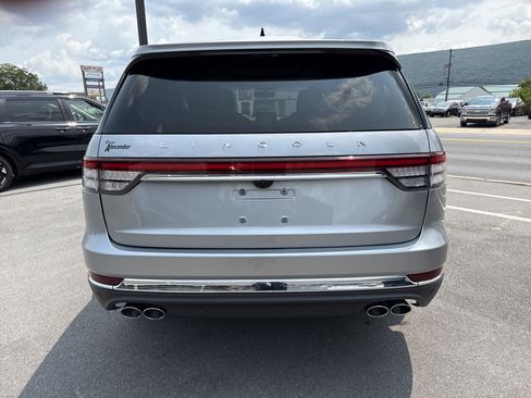 Used 2022 Lincoln Aviator AWD w/ Premium Package image 4