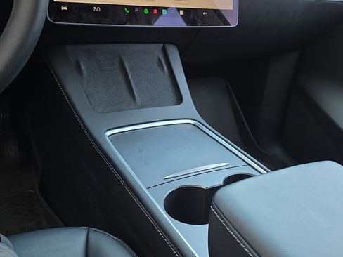 Used 2025 Tesla Model Y Long Range image 22