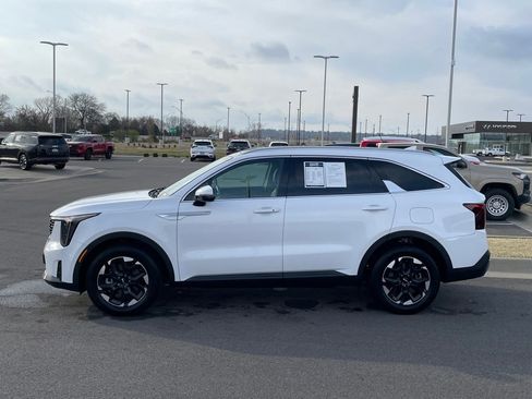 Certified 2025 Kia Sorento S w/ Panoramic Sunroof Package image 4