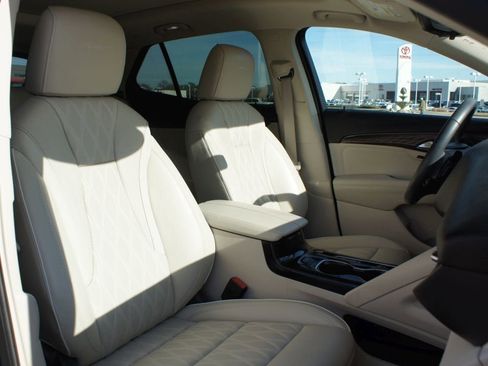 Used 2023 Buick Envision Avenir image 25