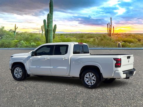 Used 2022 Nissan Frontier SV w/ Technology Package image 4