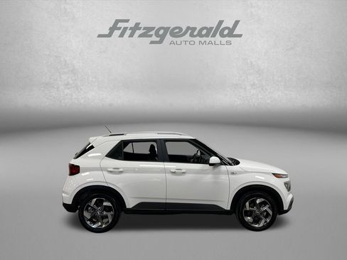 Used 2025 Hyundai Venue SEL FWD image 7
