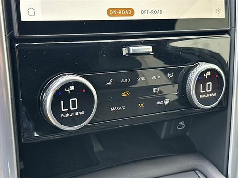 New 2025 Land Rover Discovery Dynamic SE image 21