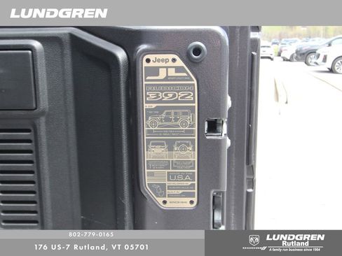 Used 2022 Jeep Wrangler Unlimited Rubicon w/ Dual Top Group AWD/4WD image 13