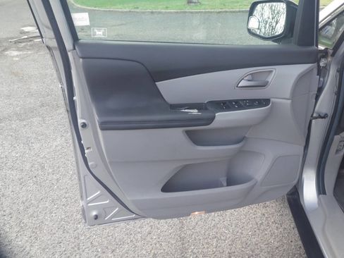 Used 2011 Honda Odyssey EX image 18