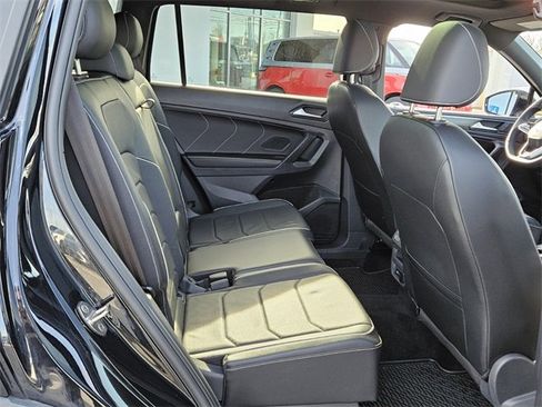 Used 2022 Volkswagen Tiguan SEL R-Line image 16