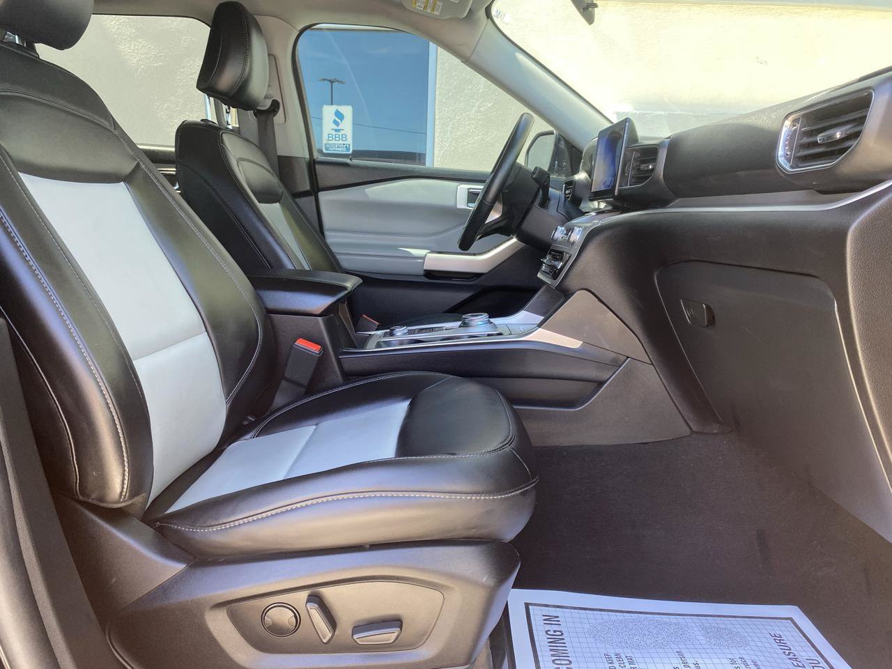 Used 2022 Ford Explorer XLT w/ Equipment Group 202A AWD/4WD image 10