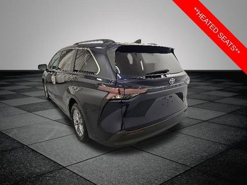 Used 2024 Toyota Sienna XLE FWD image 4