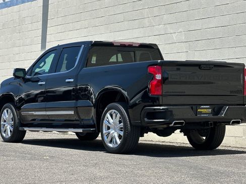 Certified 2022 Chevrolet Silverado 1500 High Country w/ High Country Premium Package AWD/4WD image 6