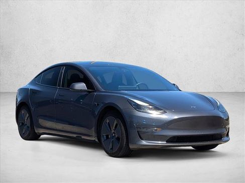Used 2023 Tesla Model 3 Standard Range RWD image 3