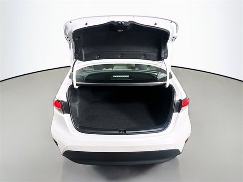 Used 2025 Toyota Corolla LE image 28