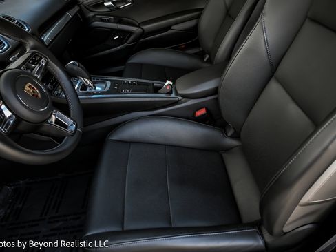 Used 2025 Porsche 718 Cayman image 25