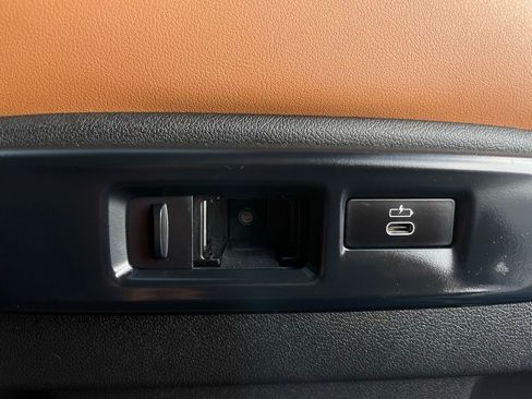 Used 2023 BMW X6 xDrive40i w/ Premium Package image 41