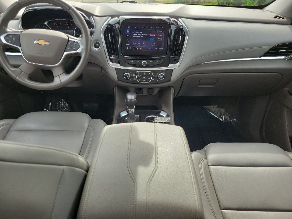 Used 2021 Chevrolet Traverse LT w/ LT Premium Package AWD/4WD image 16
