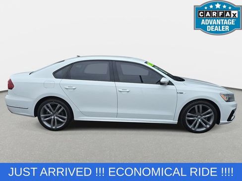 Used 2018 Volkswagen Passat 2.0T R-Line w/ R-Line Lighting Package FWD image 4
