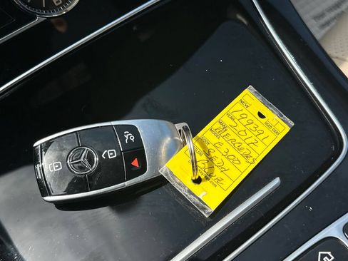 Used 2017 Mercedes-Benz E 300 4MATIC image 41
