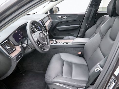 Certified 2023 Volvo XC60 B5 Plus w/ Climate Package image 18