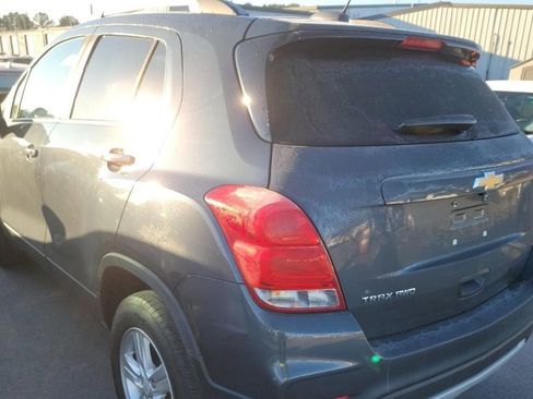 Used 2021 Chevrolet Trax LT image 2