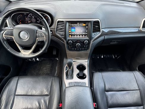 Used 2017 Jeep Grand Cherokee Overland image 3
