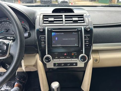 Used 2013 Toyota Camry LE FWD image 12