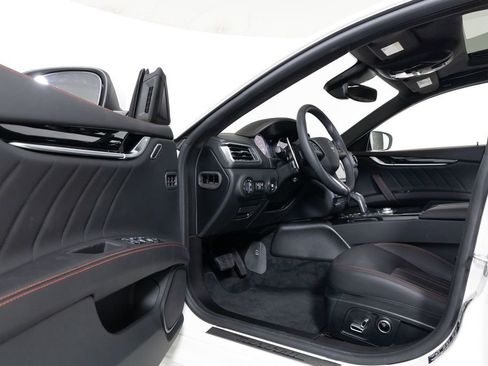 Used 2023 Maserati Ghibli Modena RWD image 18