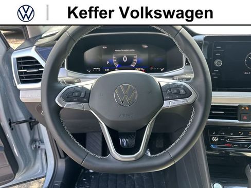 New 2026 Volkswagen Taos SE FWD image 16