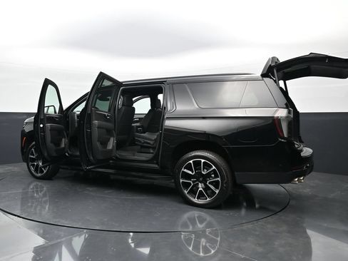 Used 2025 Chevrolet Suburban RST w/ Comfort Package AWD/4WD image 54