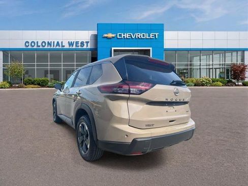 Used 2025 Nissan Rogue SV AWD/4WD image 4