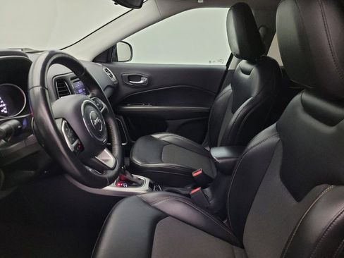 Used 2018 Jeep Compass Latitude AWD/4WD image 17