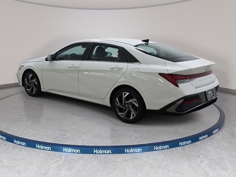 Used 2024 Hyundai Elantra Limited FWD image 8