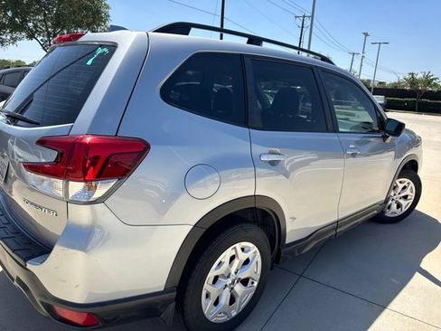Used 2019 Subaru Forester AWD/4WD image 3