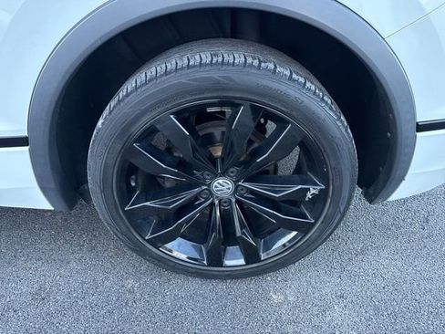 Used 2021 Volkswagen Tiguan SE R-Line w/ 3rd Row Seat Package image 34