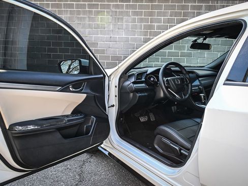 Used 2017 Honda Civic Sport image 7