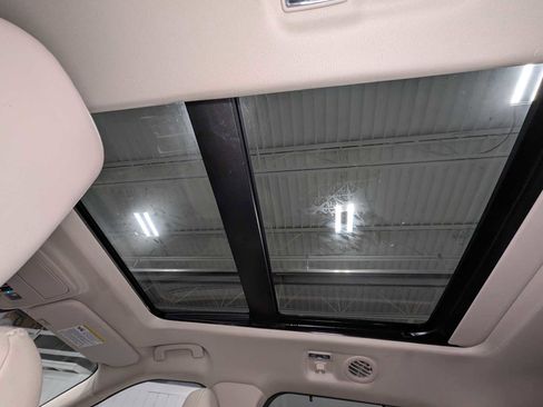 Used 2020 Ford Explorer Platinum w/ Premium Technology Package image 17