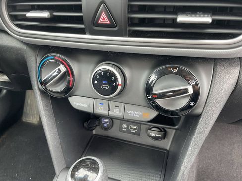 Used 2019 Hyundai Kona SE image 24