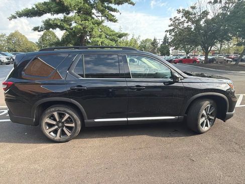 Used 2025 Honda Pilot Touring image 5