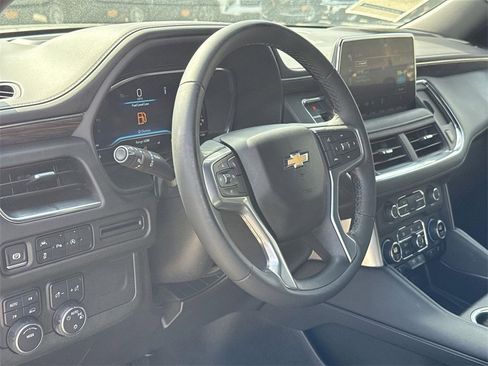 Used 2024 Chevrolet Suburban LT image 9