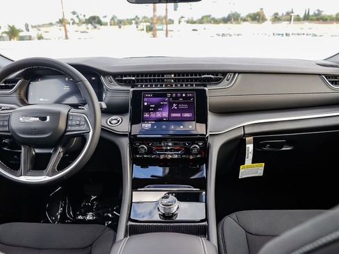 New 2025 Jeep Grand Cherokee Laredo X w/ Luxury Tech Group I image 13